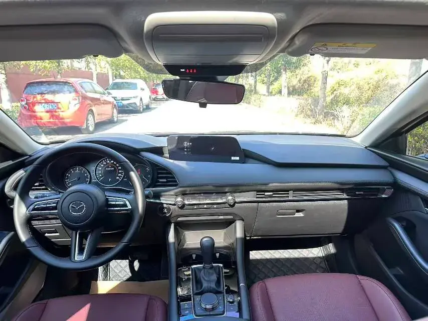 2025 MAZDA 3 thumbnail 4