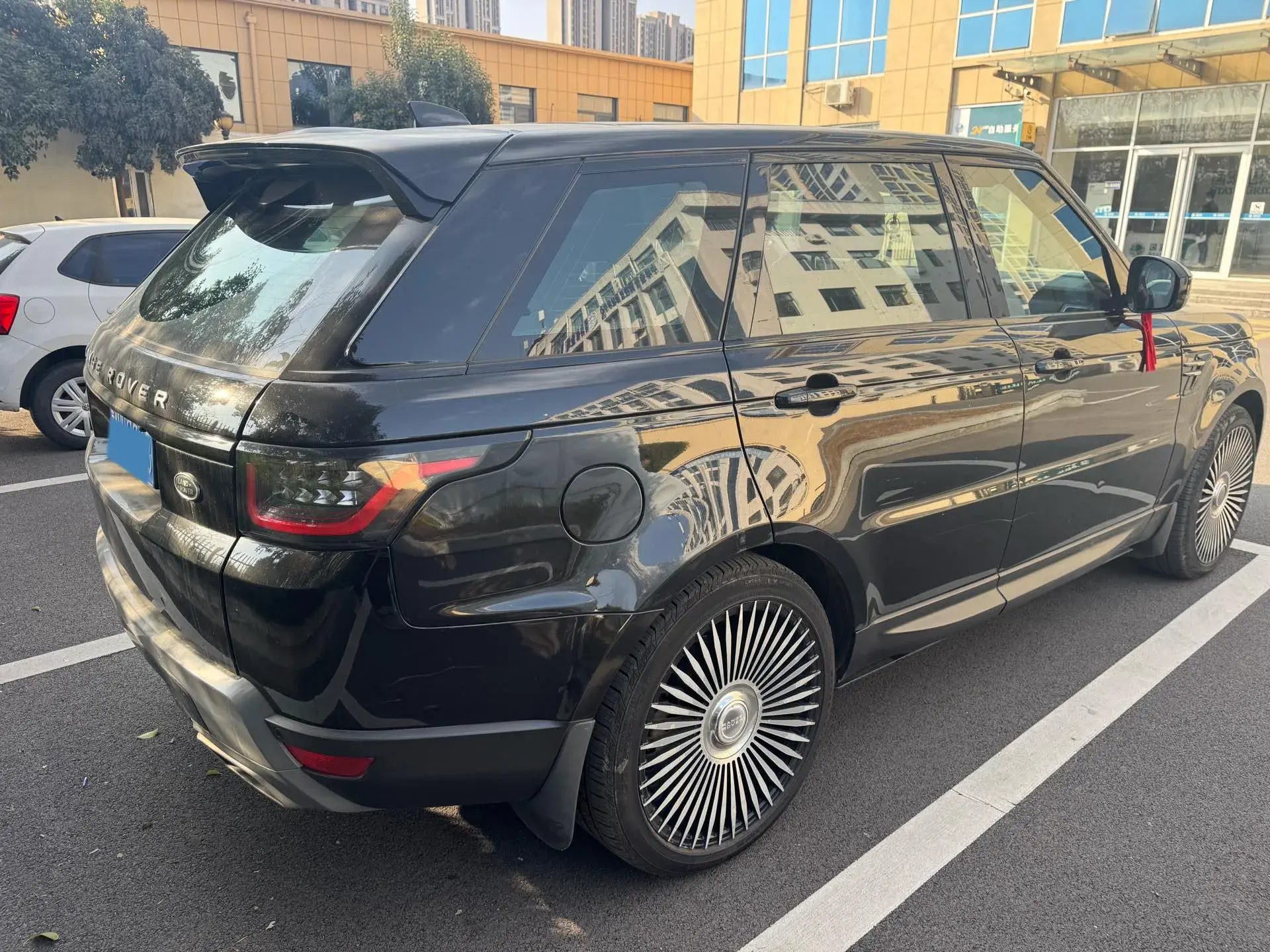 2018 LAND ROVER thumbnail 4