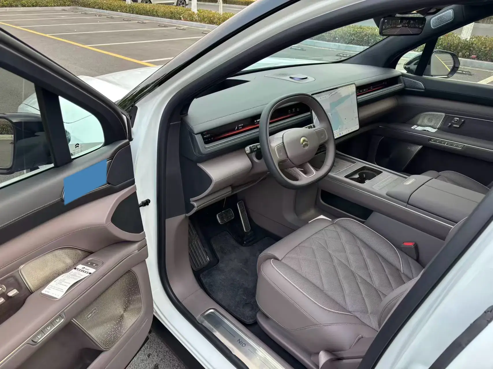 2023 NIO ES8 thumbnail 3
