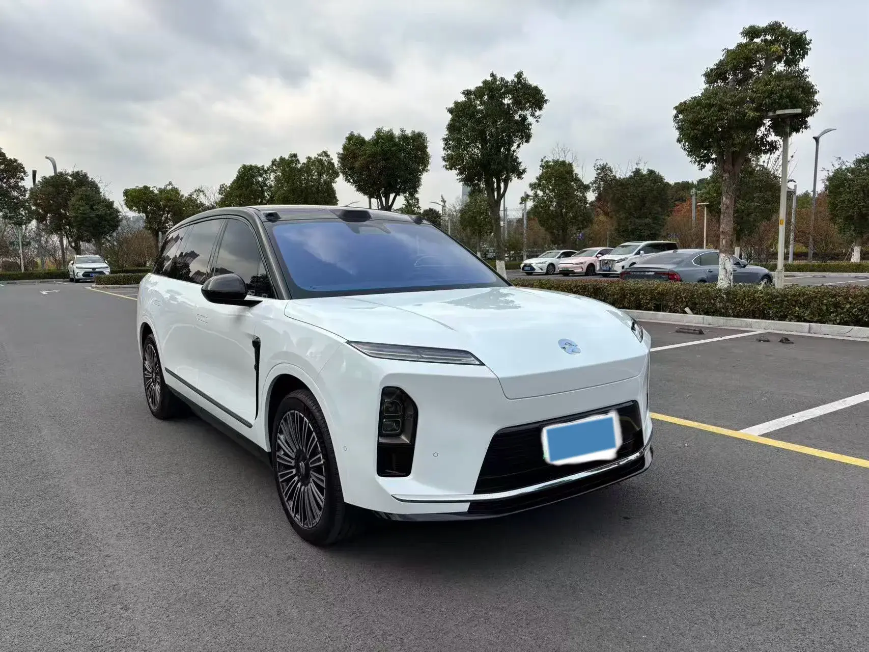 2023 NIO ES8 thumbnail 2