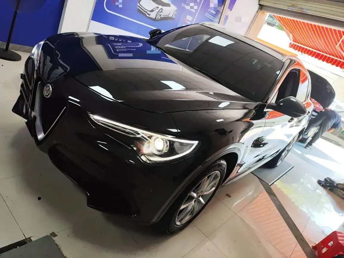 2017 JAGUAR XE view 1