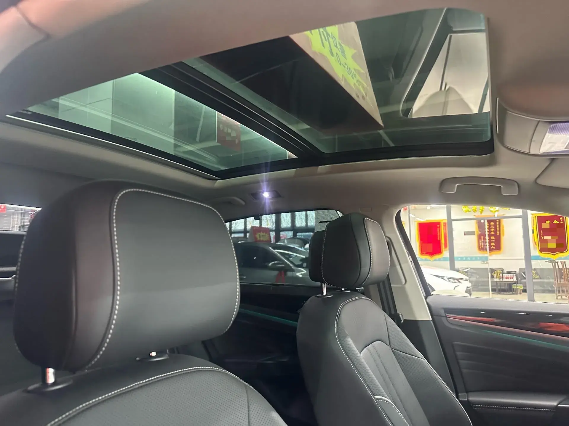 2024 VOLKSWAGEN PASSAT thumbnail 4