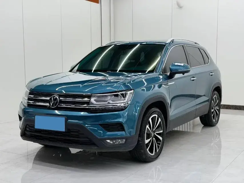 2022 VOLKSWAGEN THARU view 1