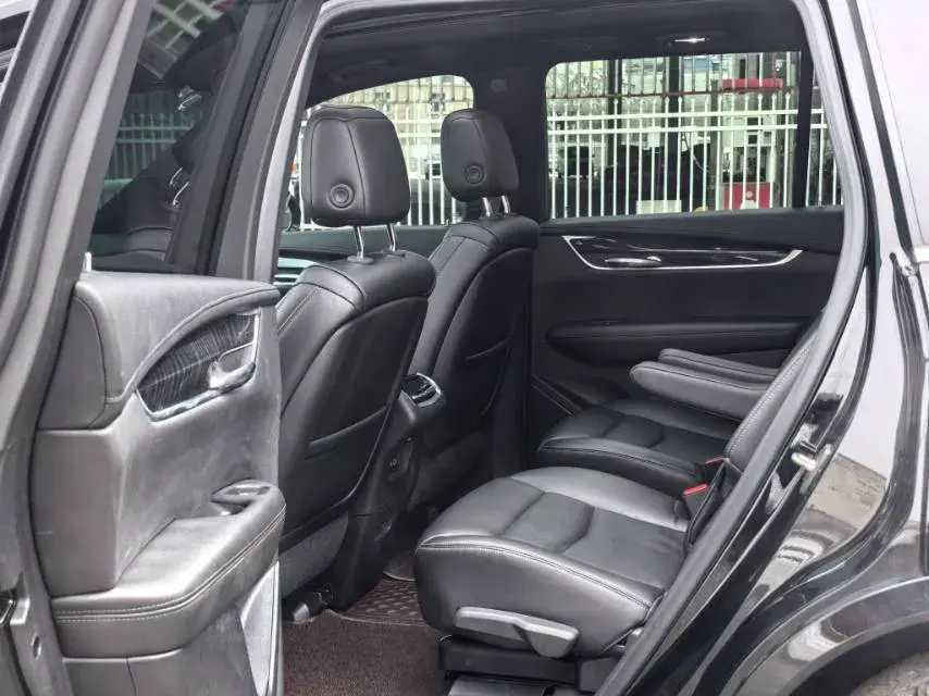 2021 CADILLAC XT6 thumbnail 4