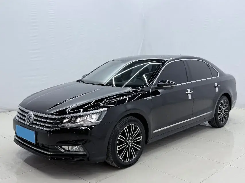 2017 VOLKSWAGEN PASSAT view 1