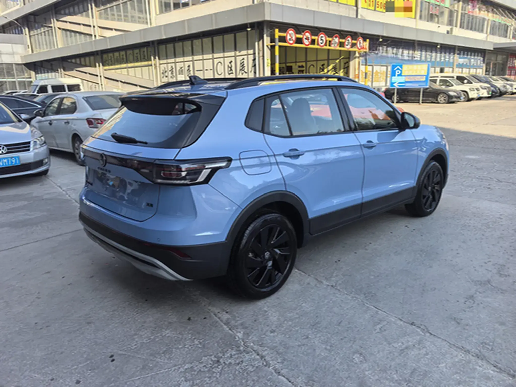 2025 VOLKSWAGEN THARU thumbnail 4