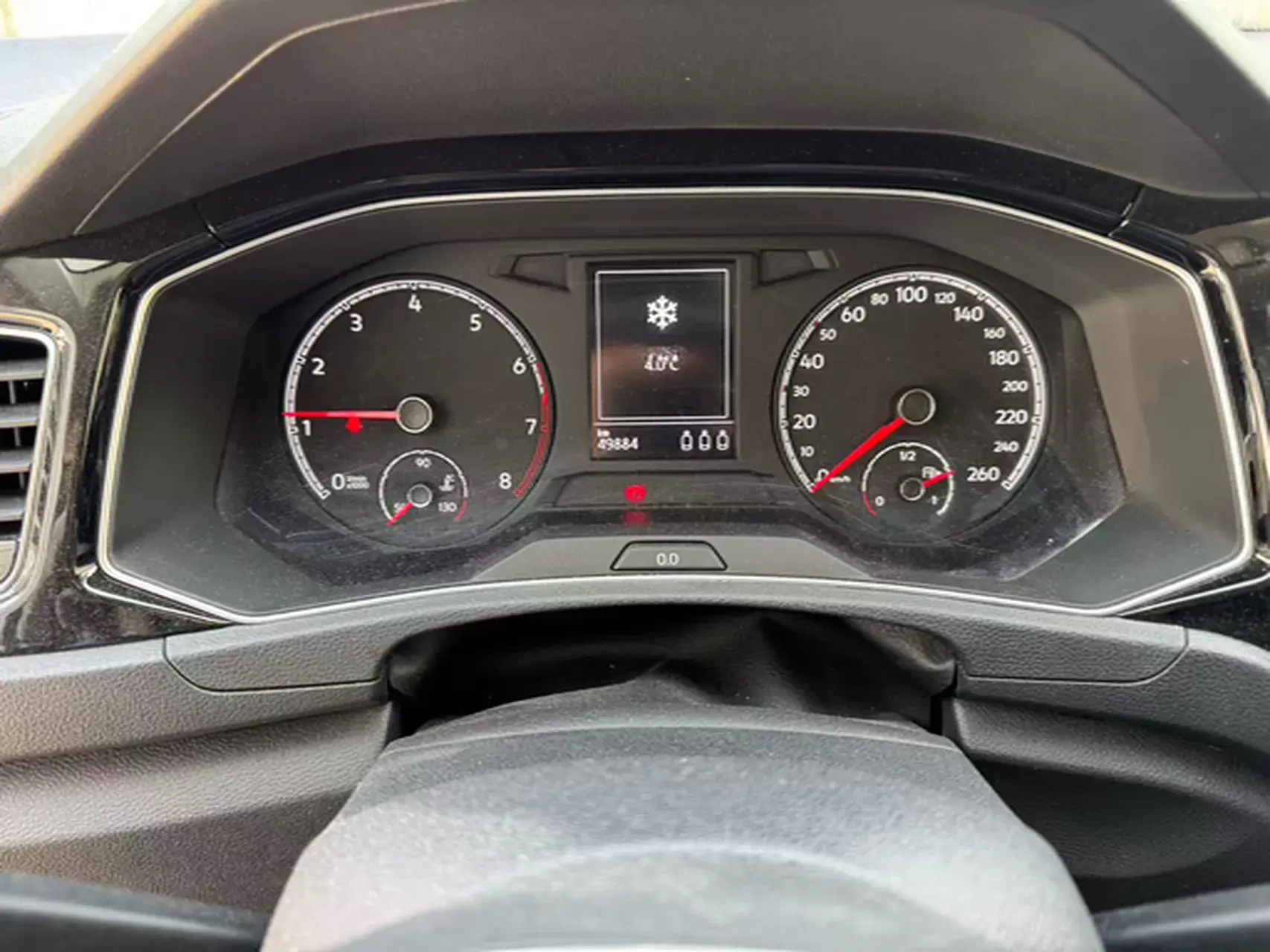 2019 VOLKSWAGEN T-ROC thumbnail 3