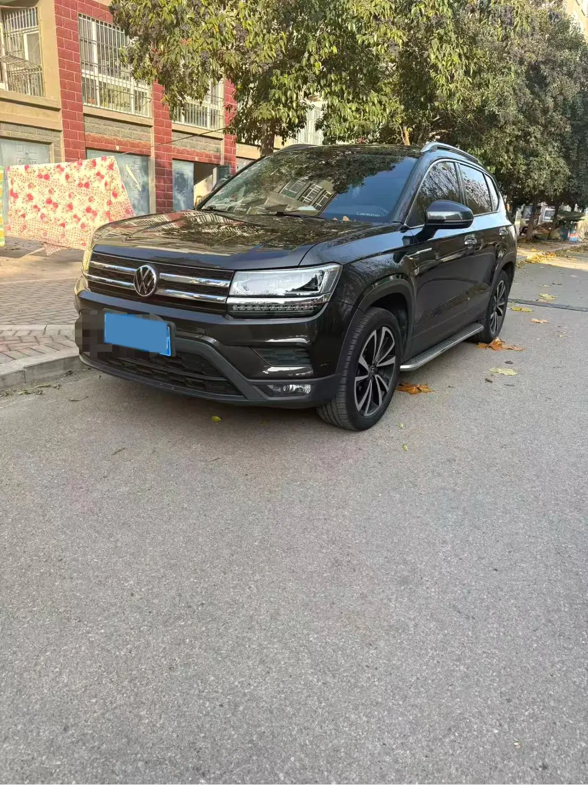 2021 VOLKSWAGEN THARU view 1