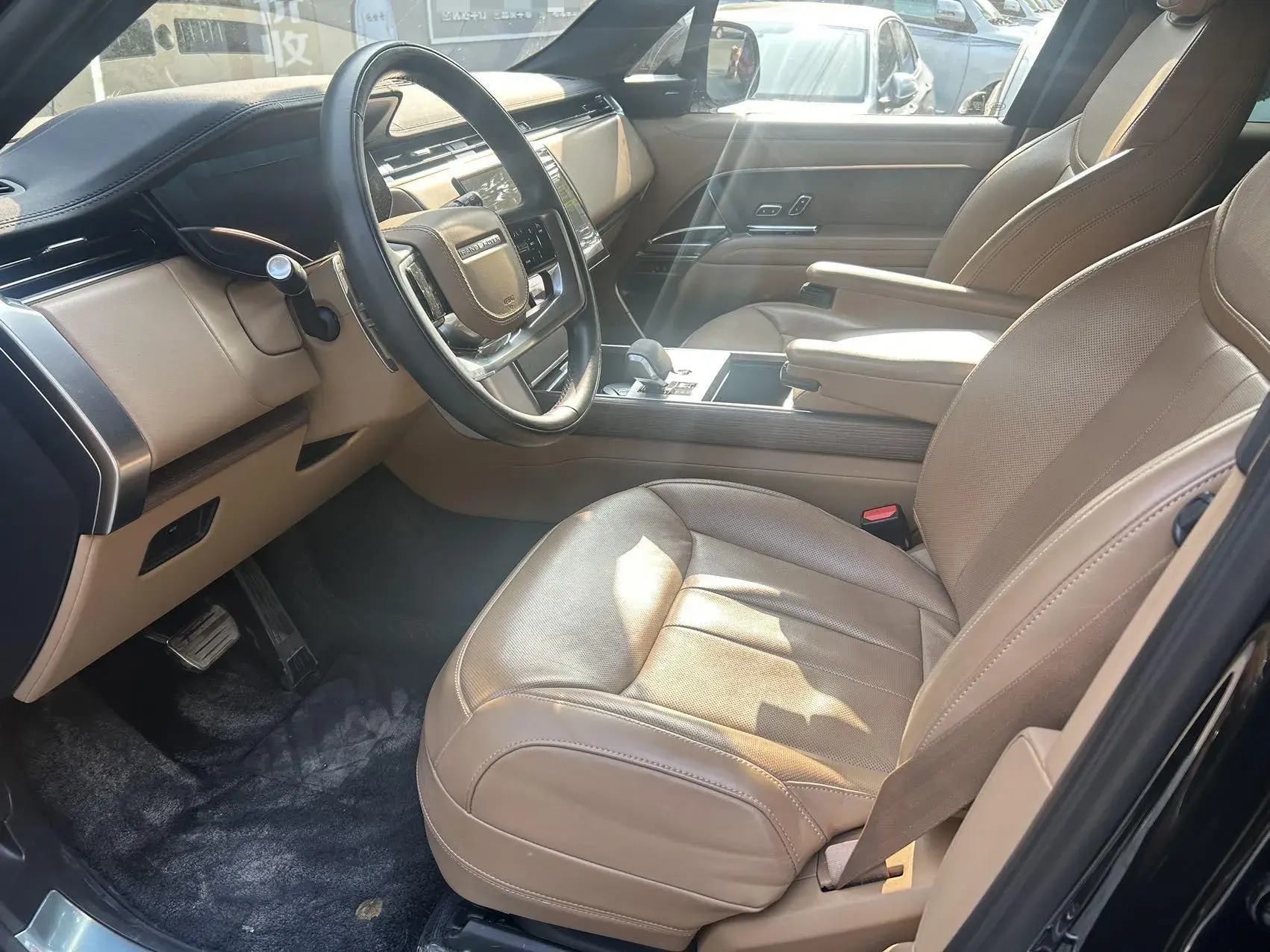 2024 LAND ROVER thumbnail 4