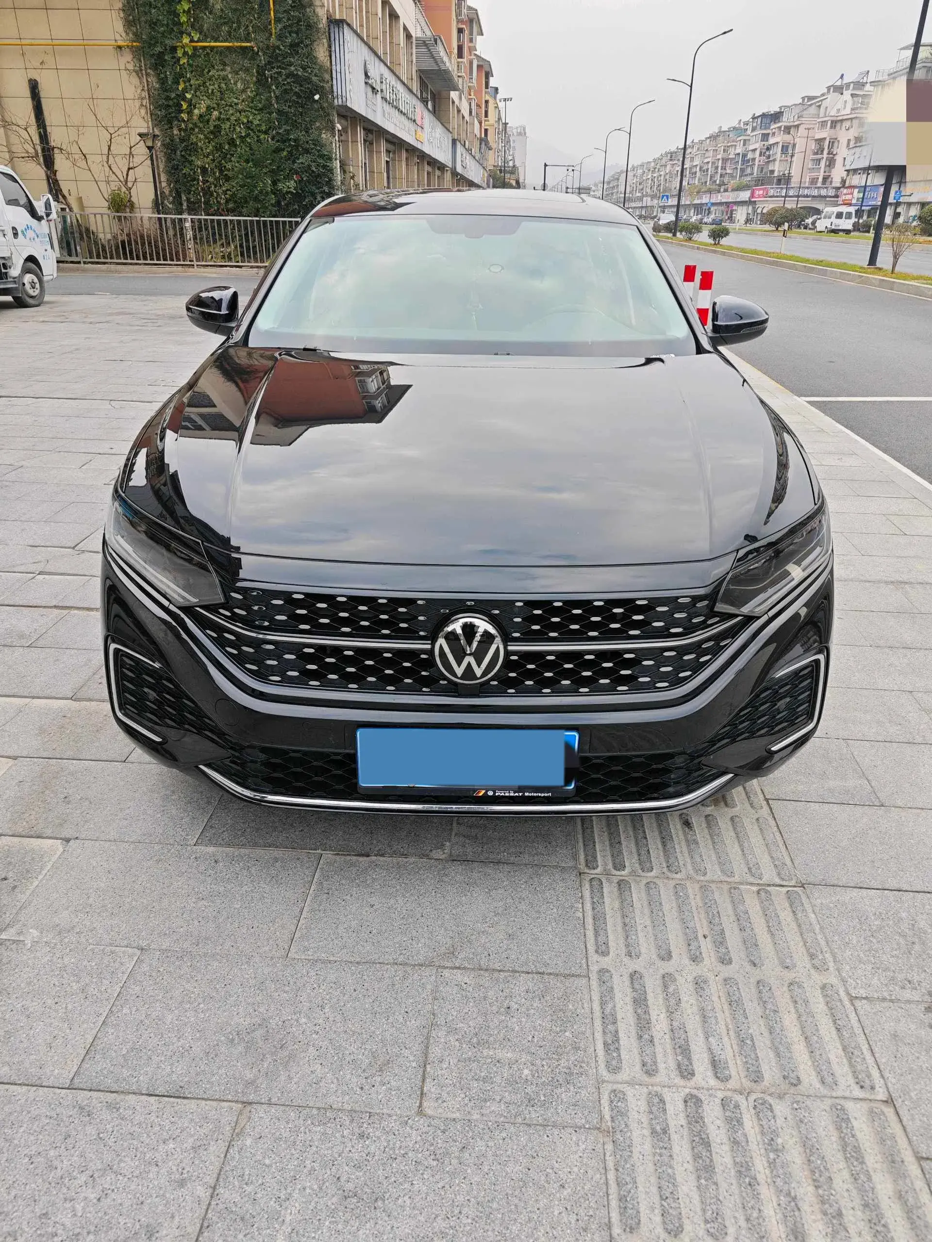 2023 VOLKSWAGEN PASSAT thumbnail 4