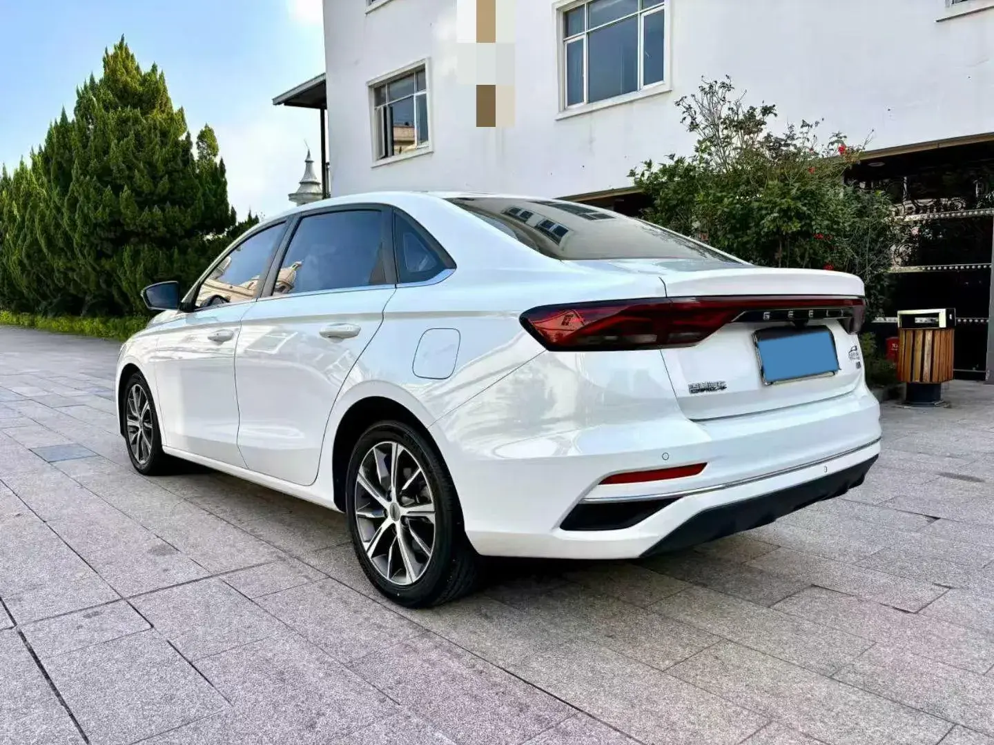 2022 GEELY EMGRAND thumbnail 4