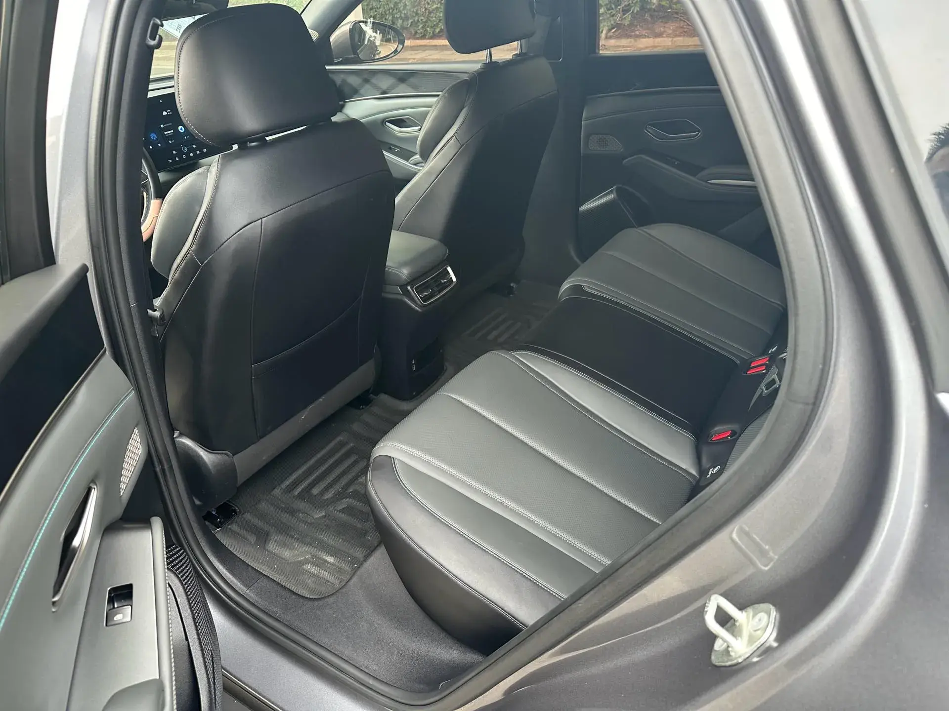 2024 BYD QINL thumbnail 3