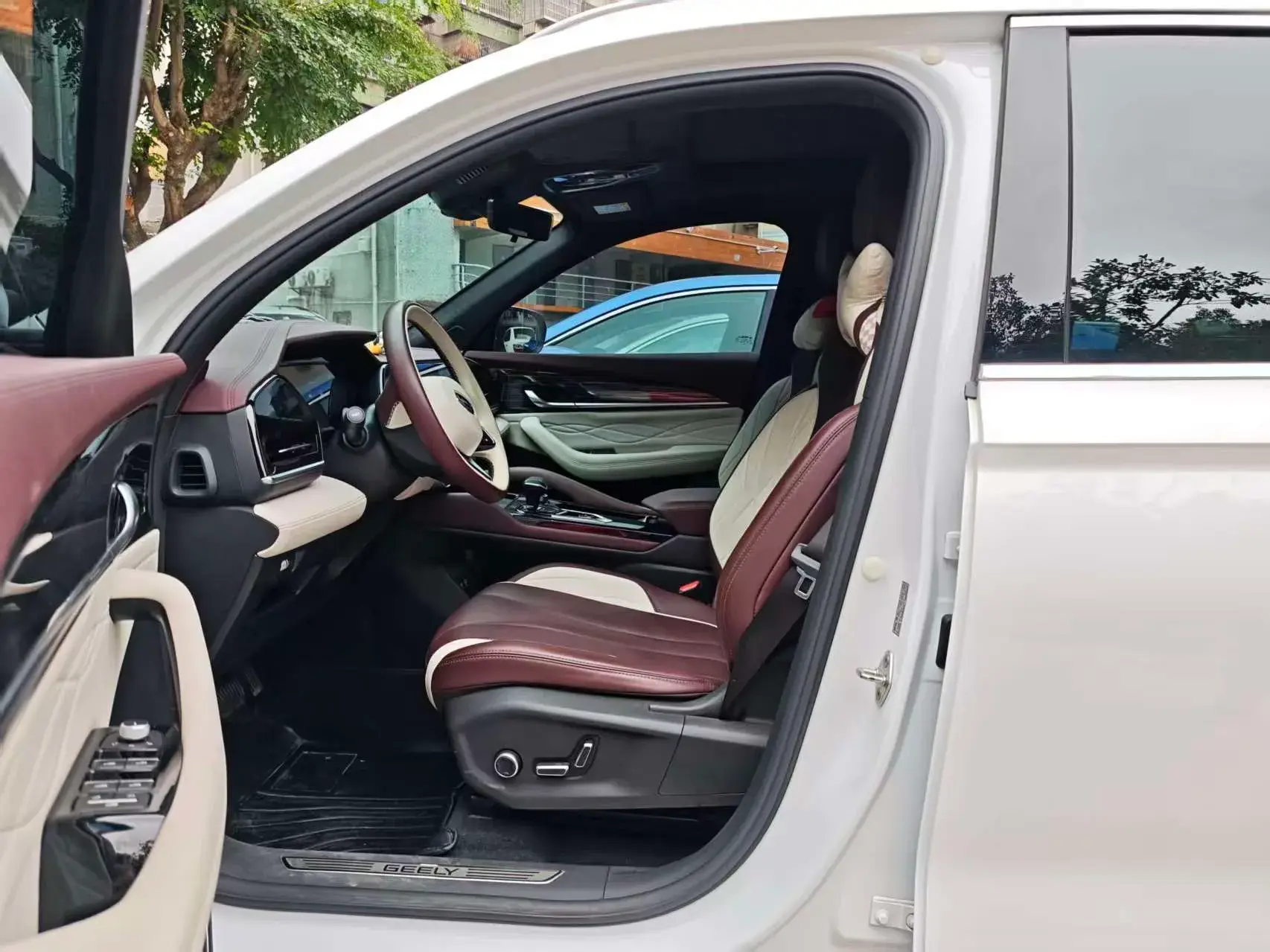 2023 GEELY MONJARO thumbnail 3