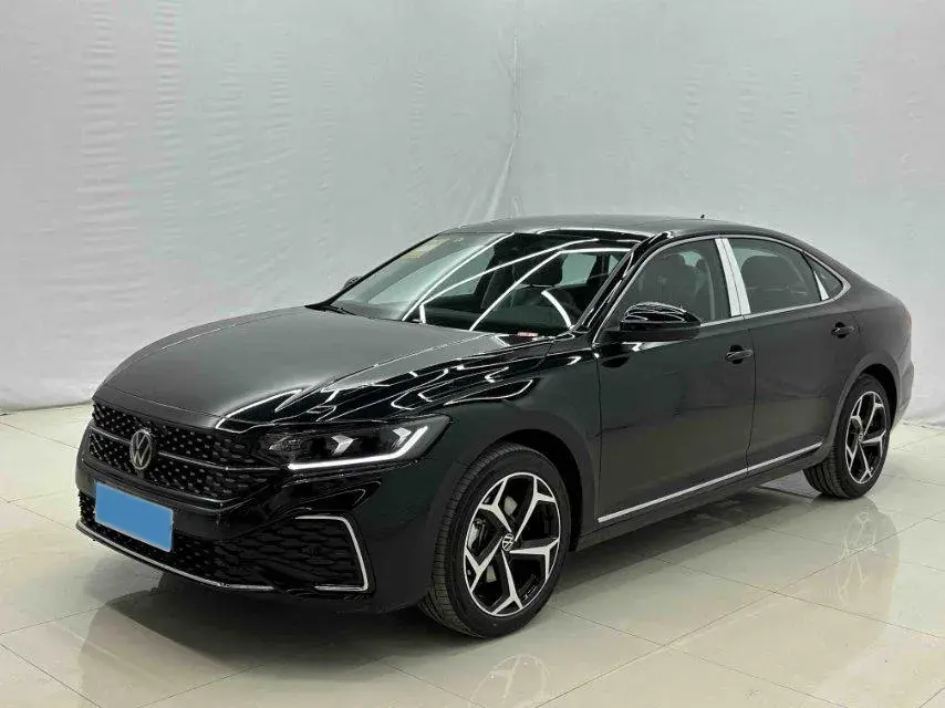 2025 Volkswagen Passat 2.0T 186HP L4 7DCT