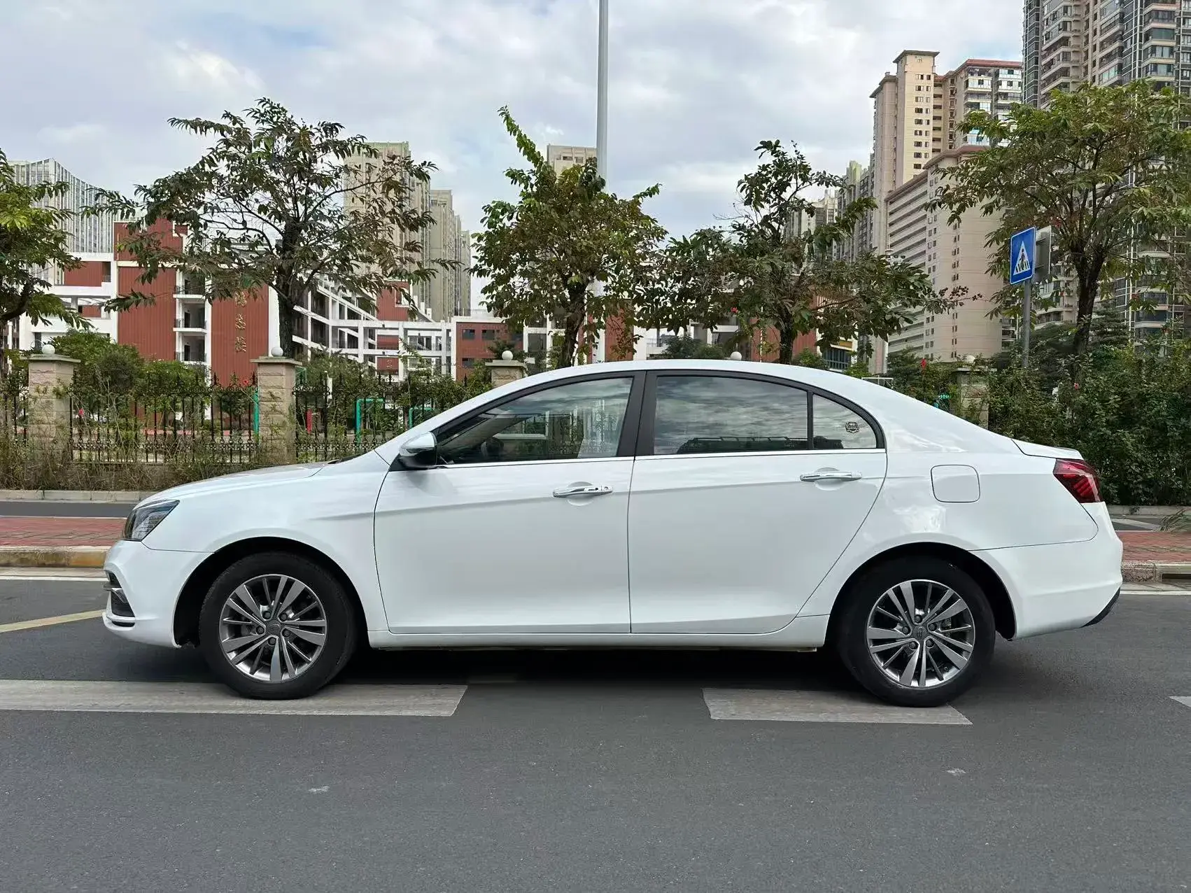 2018 GEELY EMGRAND thumbnail 4
