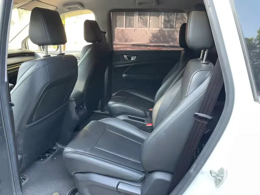 2022 WuLing JiaChen 1.5T 147HP L4 6MT,autocango,china used car exporter,china ev exporter,chinese used car exporter,chinese used ev exporter