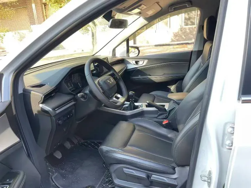 2022 WuLing JiaChen 1.5T 147HP L4 6MT,autocango,china used car exporter,china ev exporter,chinese used car exporter,chinese used ev exporter