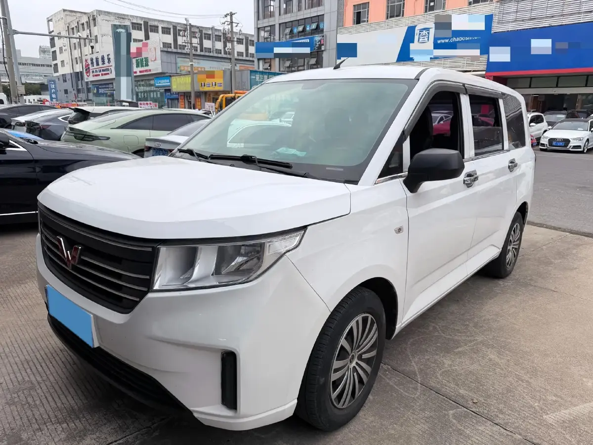 2020 WuLing HongGuang Plus 1.5L 99HP L4 6MT
