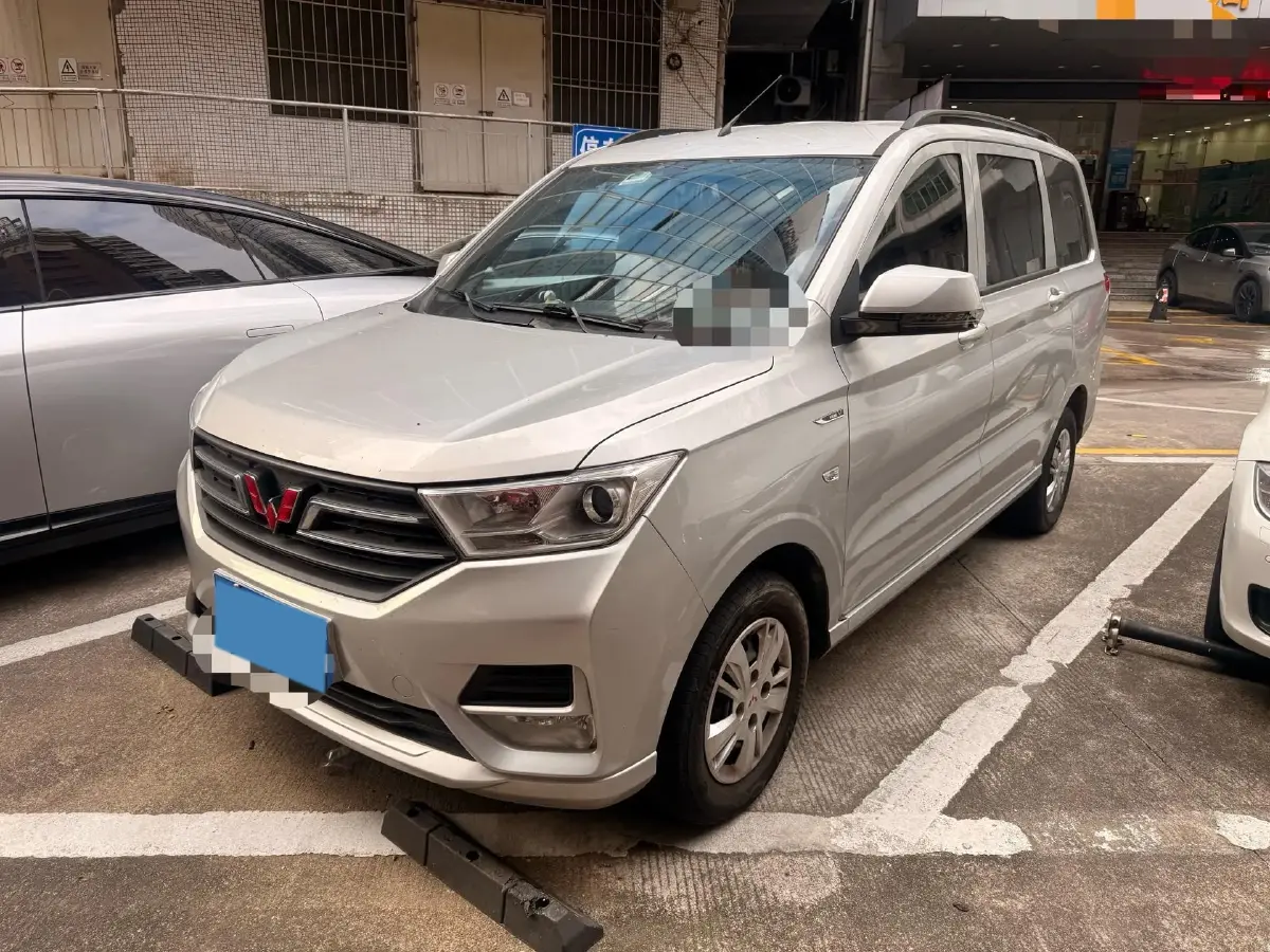 2021 WuLing RongGuang New Truck 1.5L 99HP L4 5MT