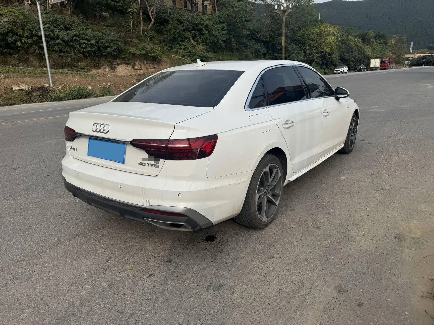 2023 AUDI A4L thumbnail 4