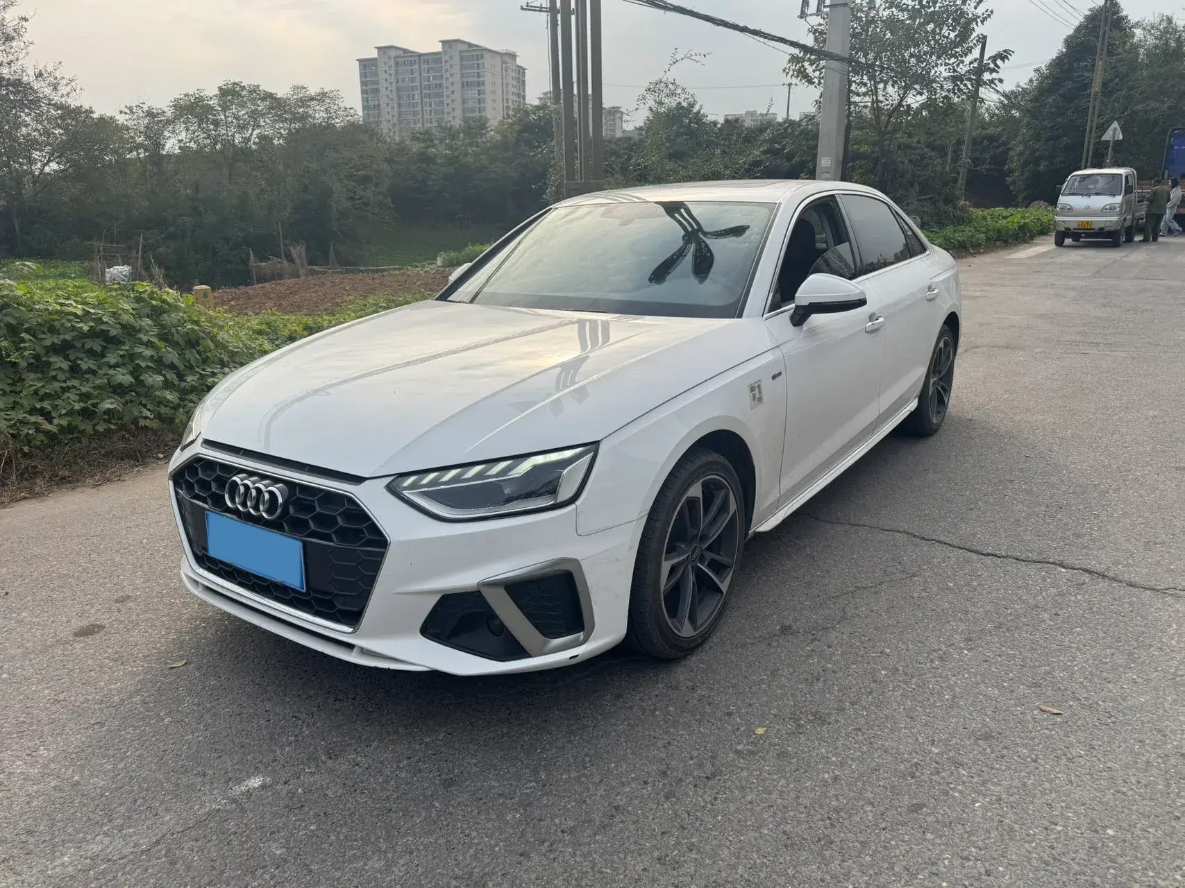 2023 AUDI A4L view 1