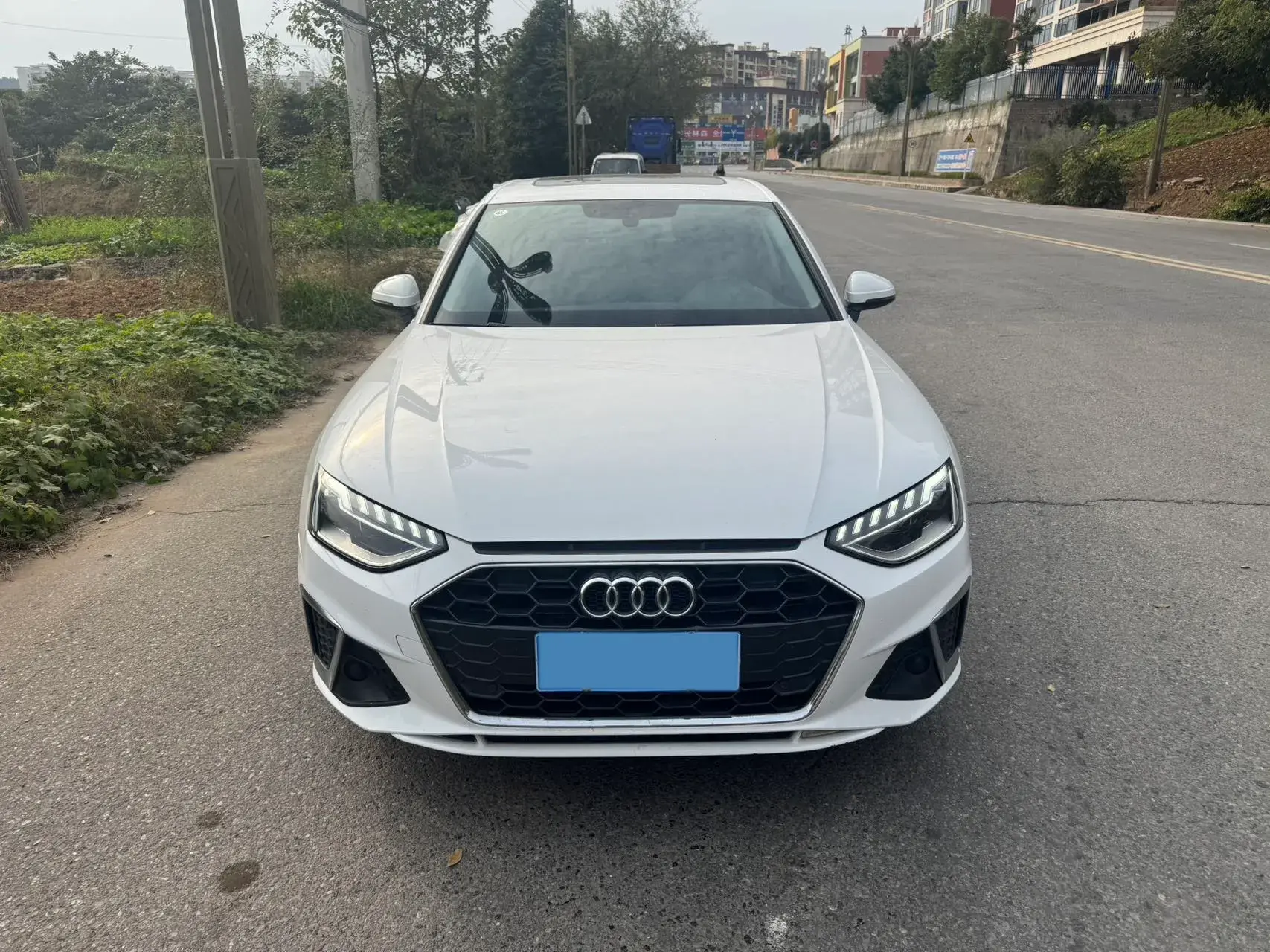 2023 AUDI A4L thumbnail 2