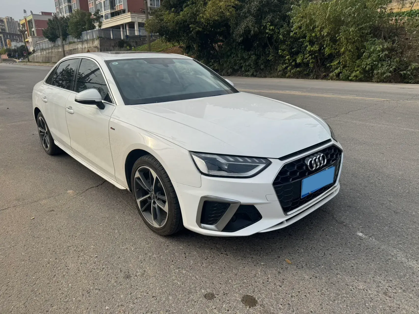 2023 AUDI A4L thumbnail 3