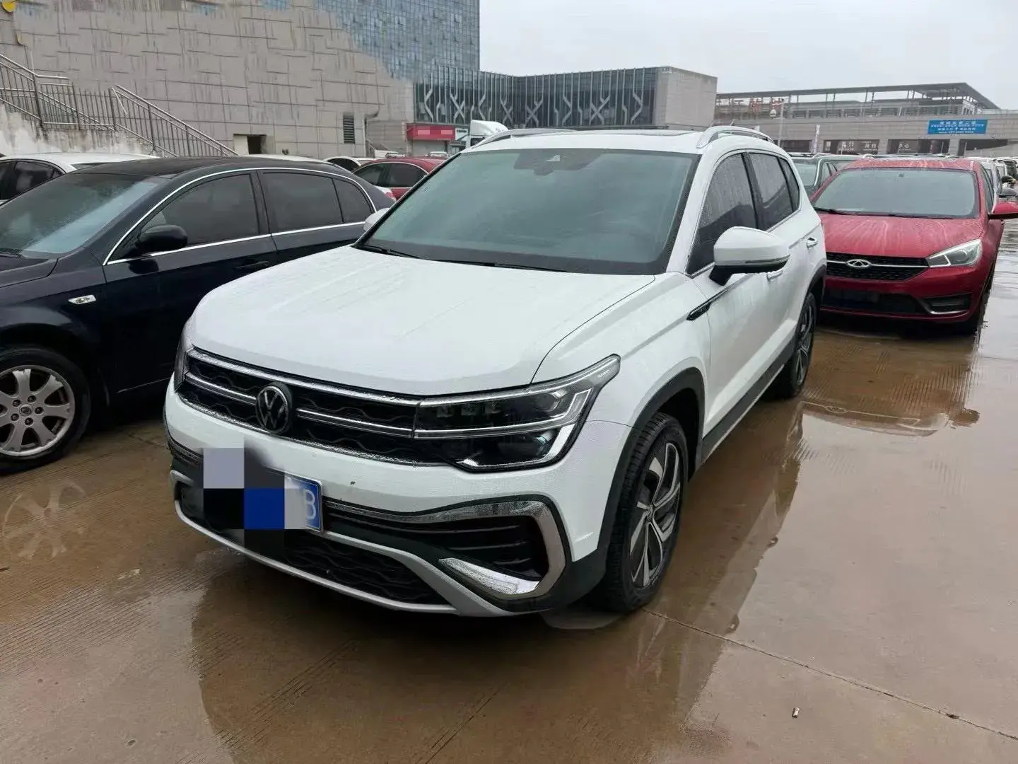 2024 VOLKSWAGEN THARU view 1