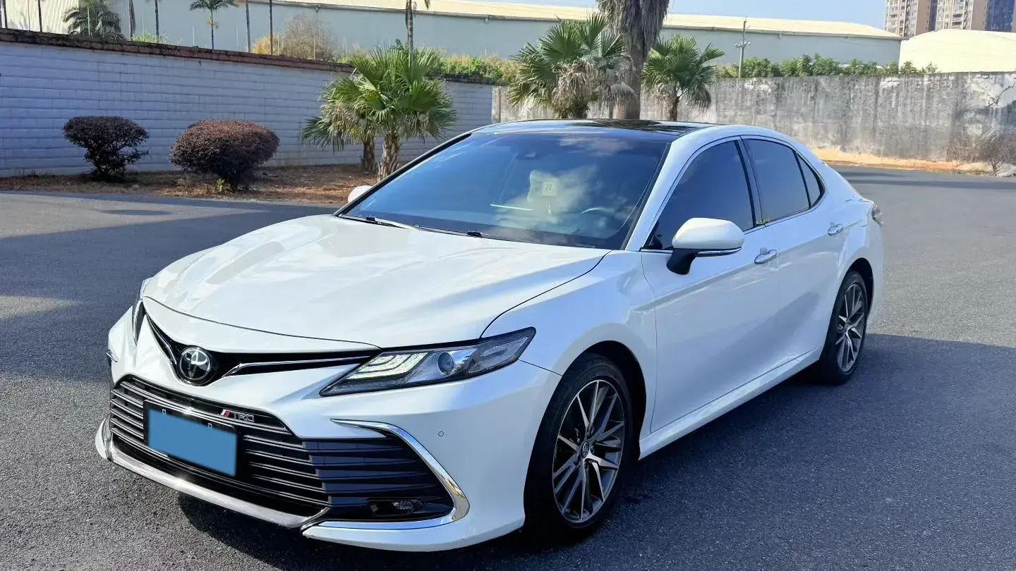 2021 Toyota Camry 2.5L 209HP L4 8AT