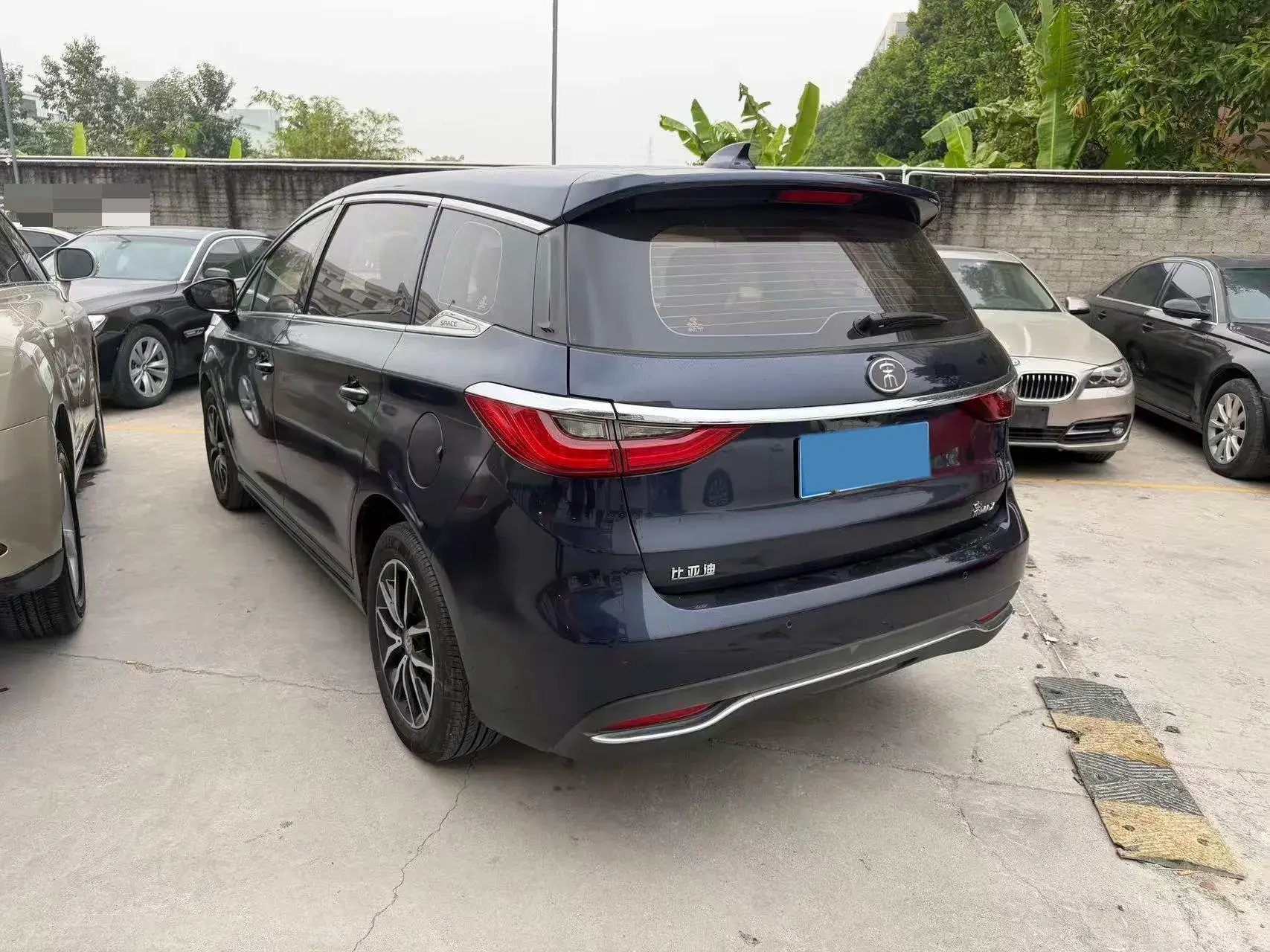 2017 BYD SONG thumbnail 3