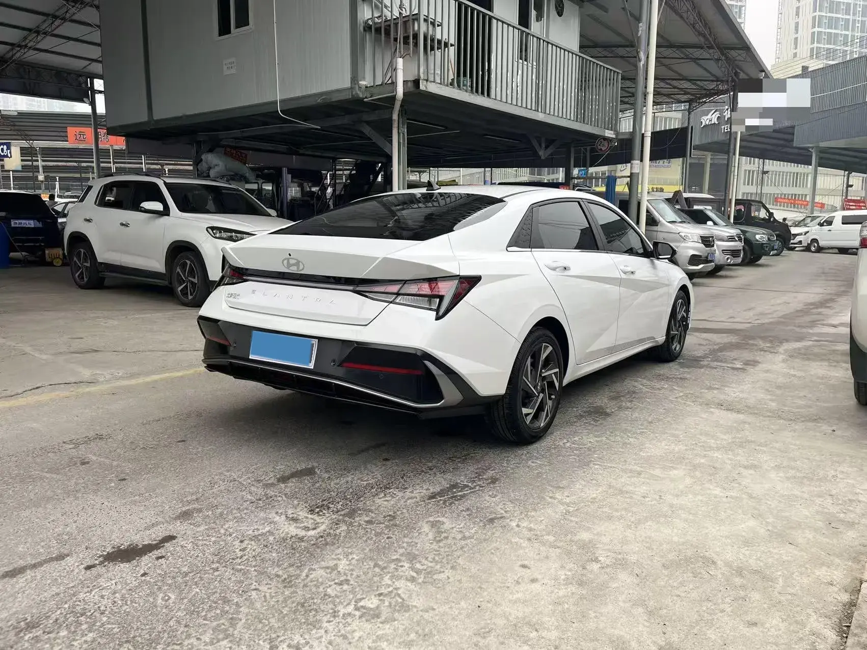 2023 HYUNDAI ELANTRA thumbnail 4