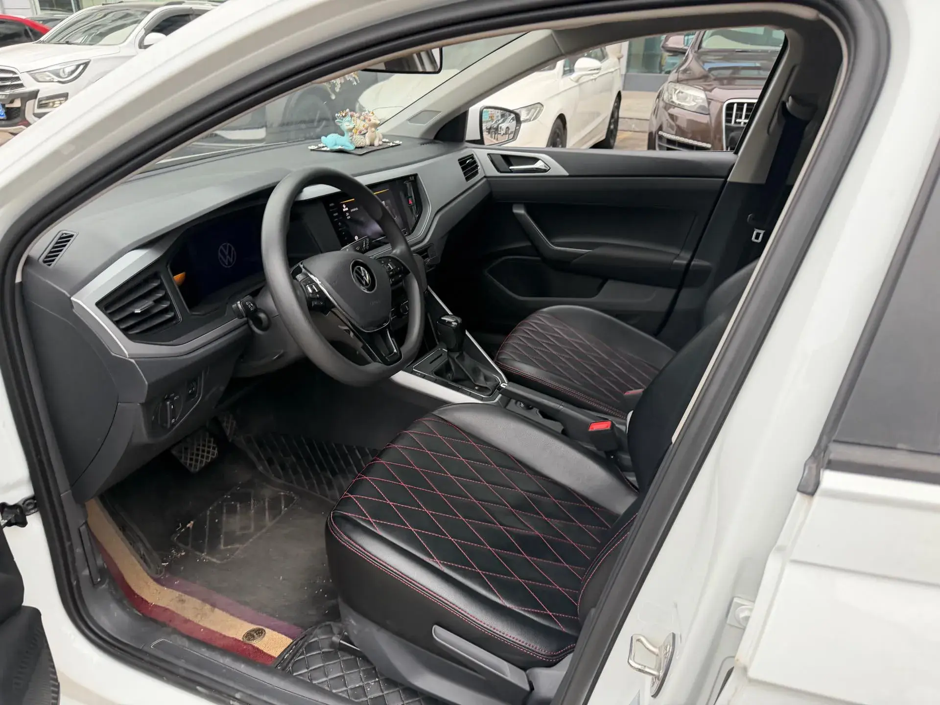 2023 VOLKSWAGEN POLO view 1