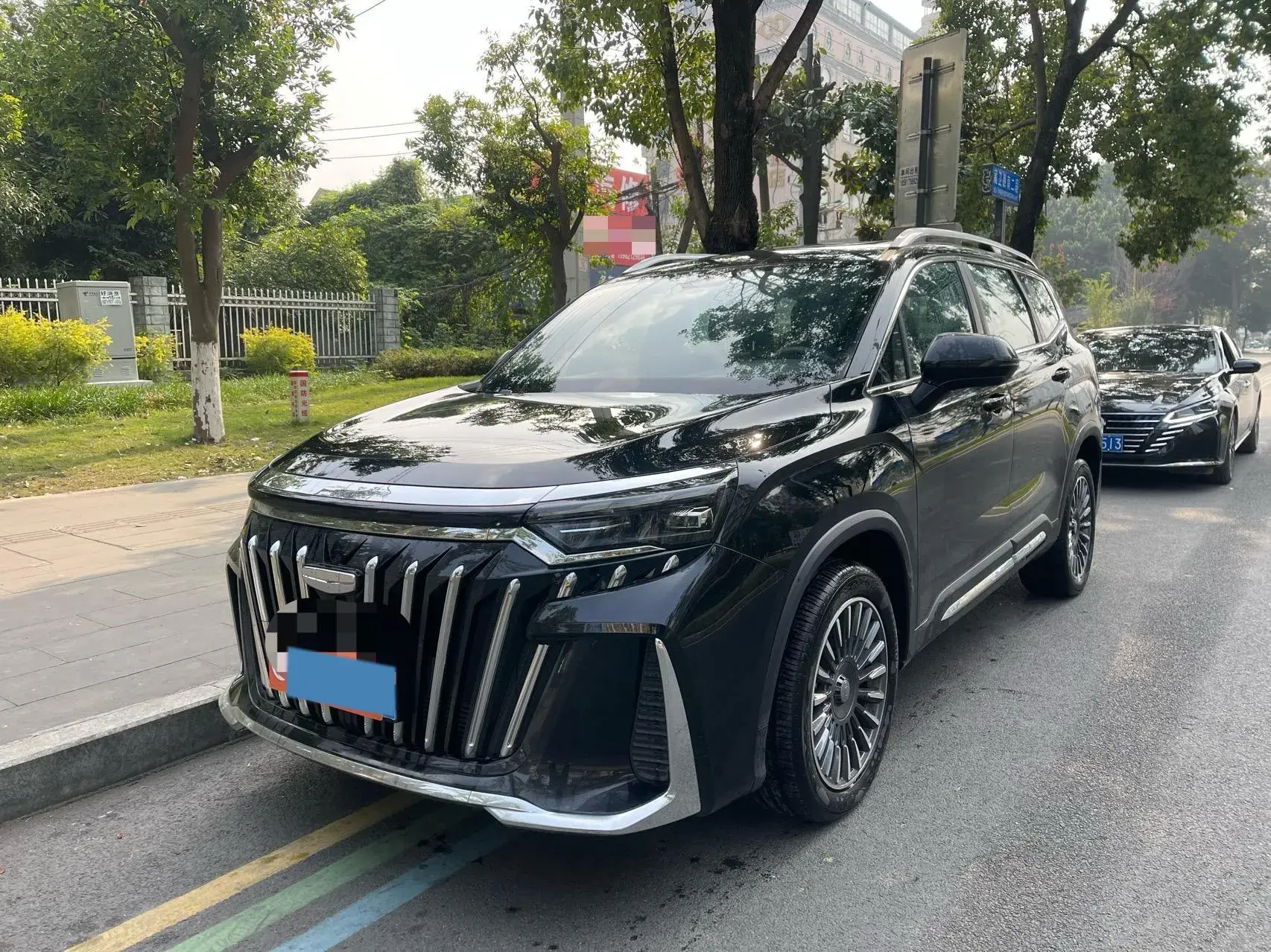 2025 GEELY OKAVANGO view 1