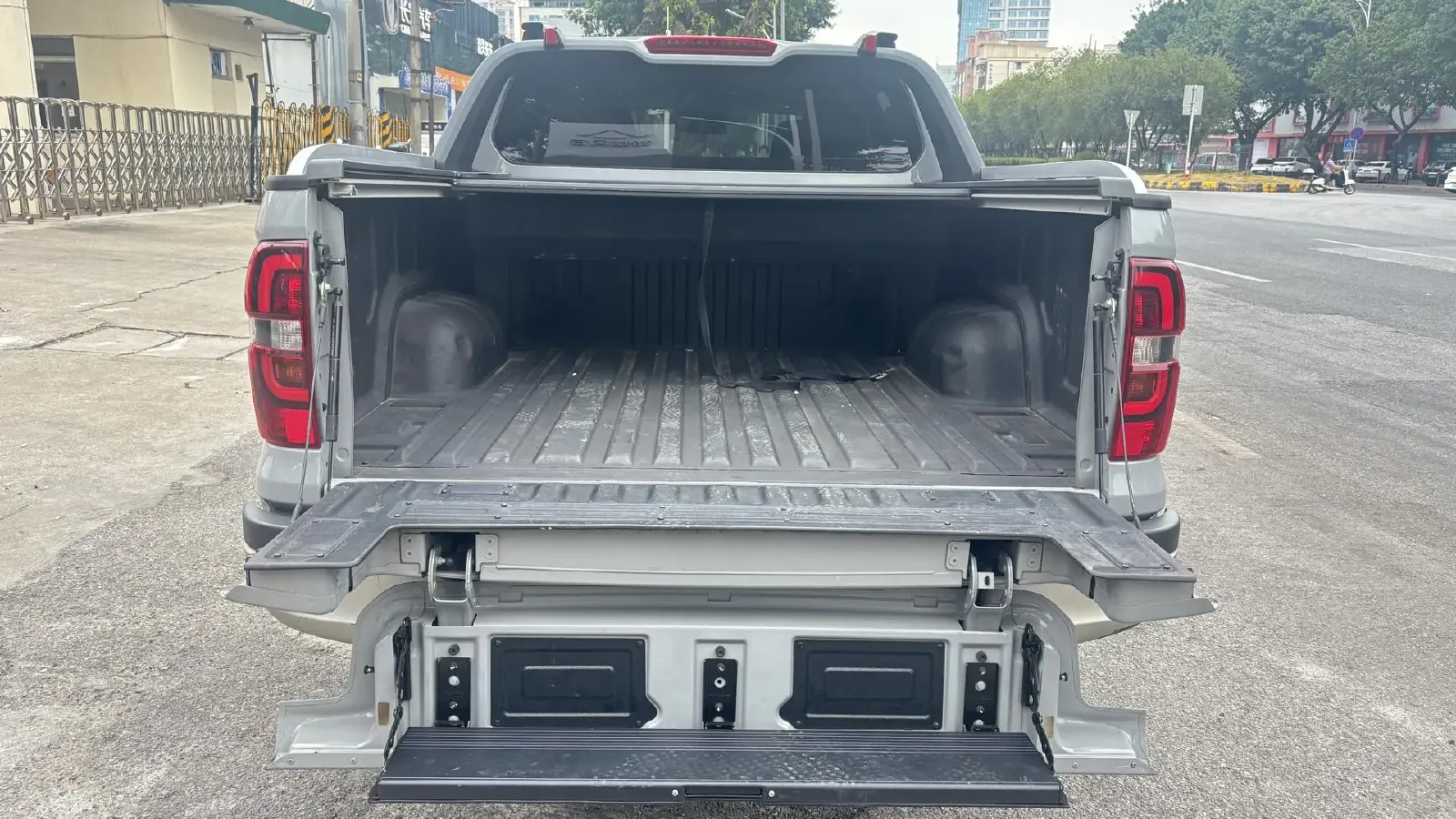 2024 ChangAn Hunter 2.0T 190HP L4 REEV 31.18KWH,autocango,china used car exporter,china ev exporter,chinese used car exporter,chinese used ev exporter