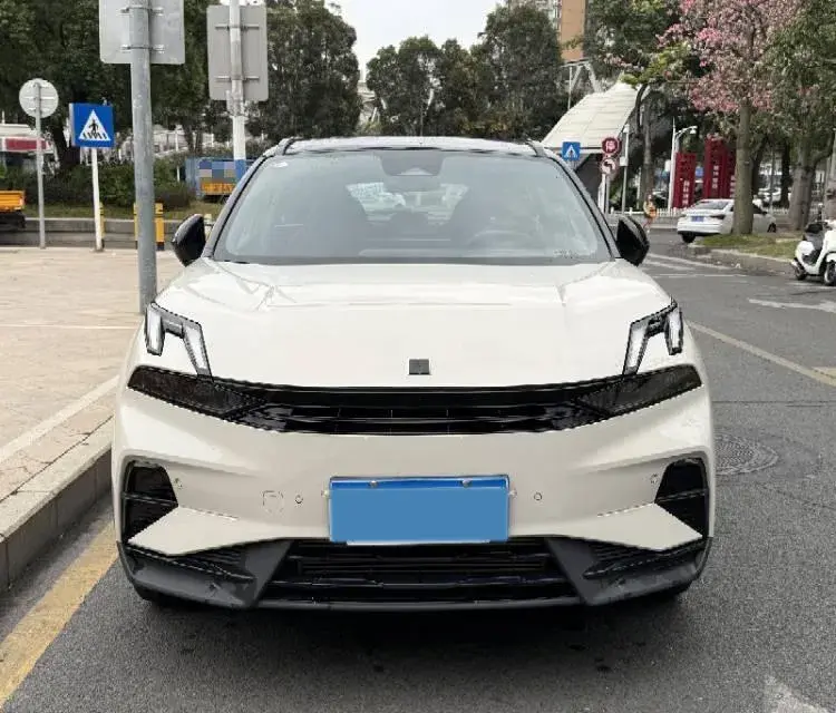 2025 LYNK&CO 06 thumbnail 2