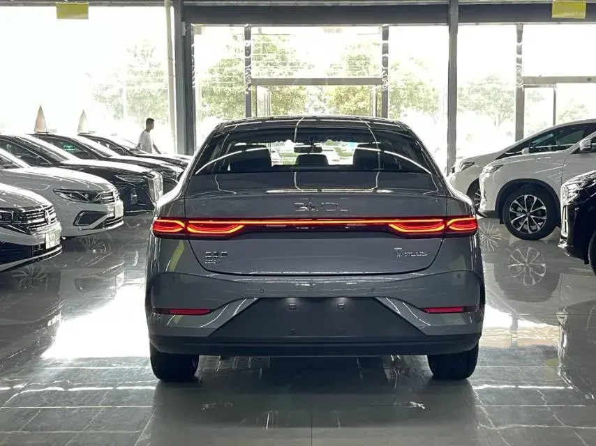 2025 BYD QIN thumbnail 3