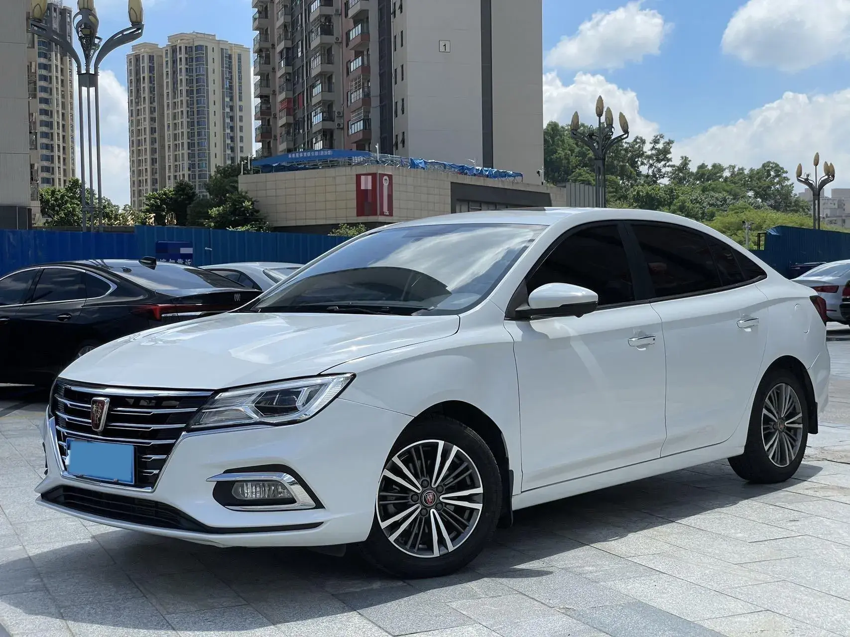 2019 ROEWE I5 view 1
