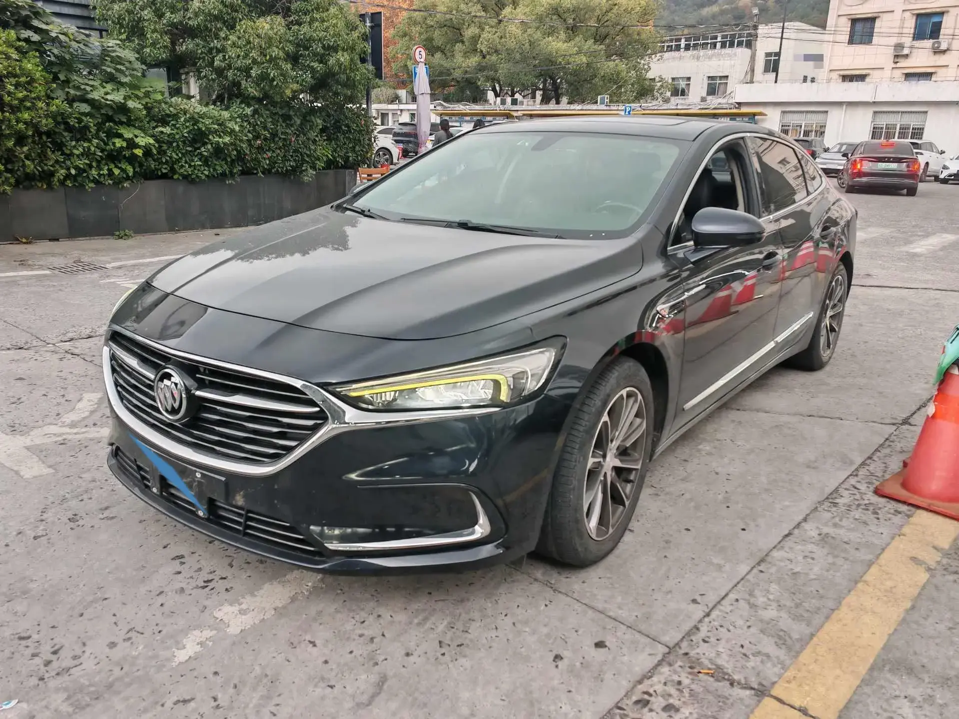 2020 BUICK LARCOSSE view 1