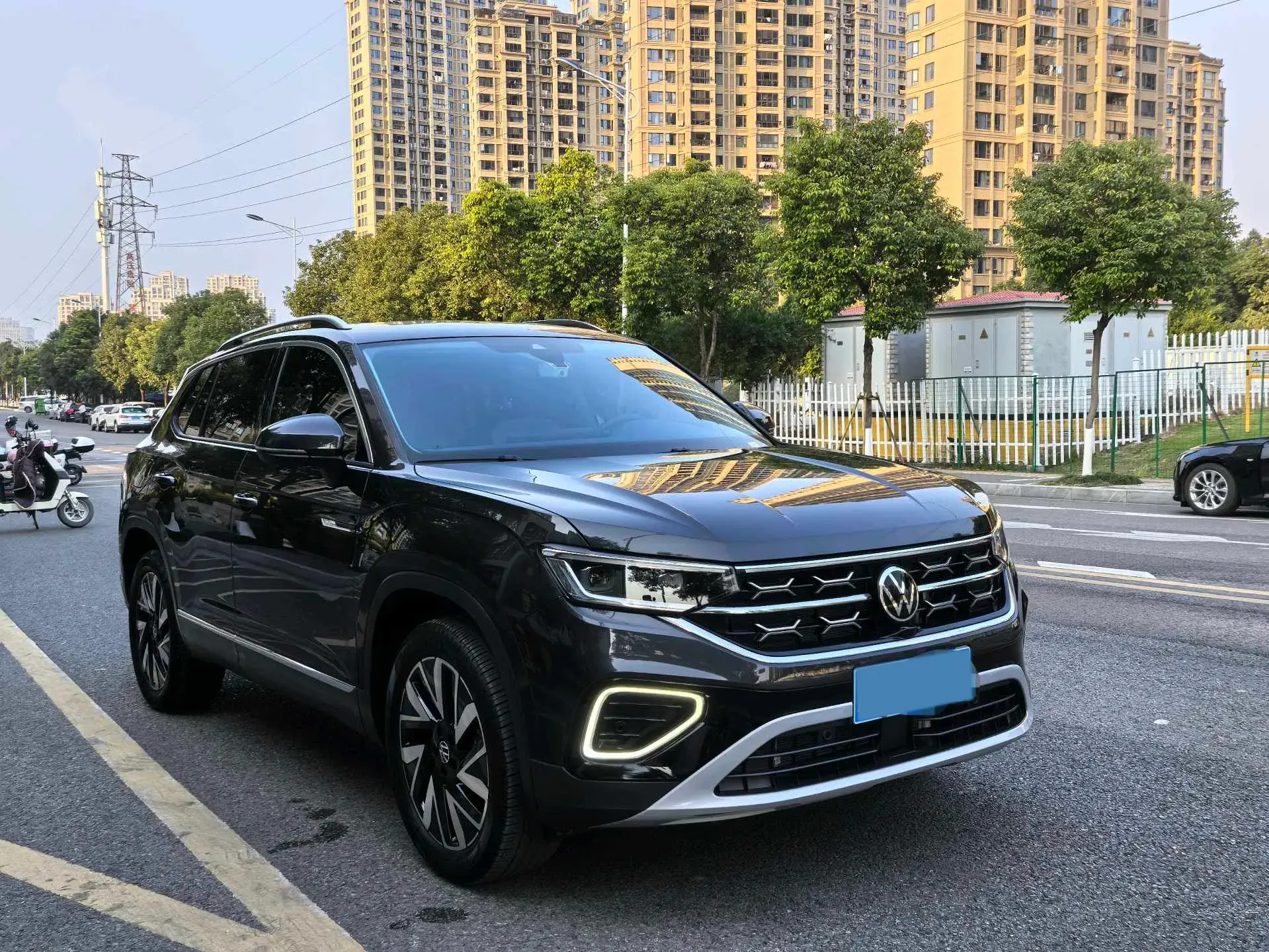 2024 VOLKSWAGEN TAYRON thumbnail 3