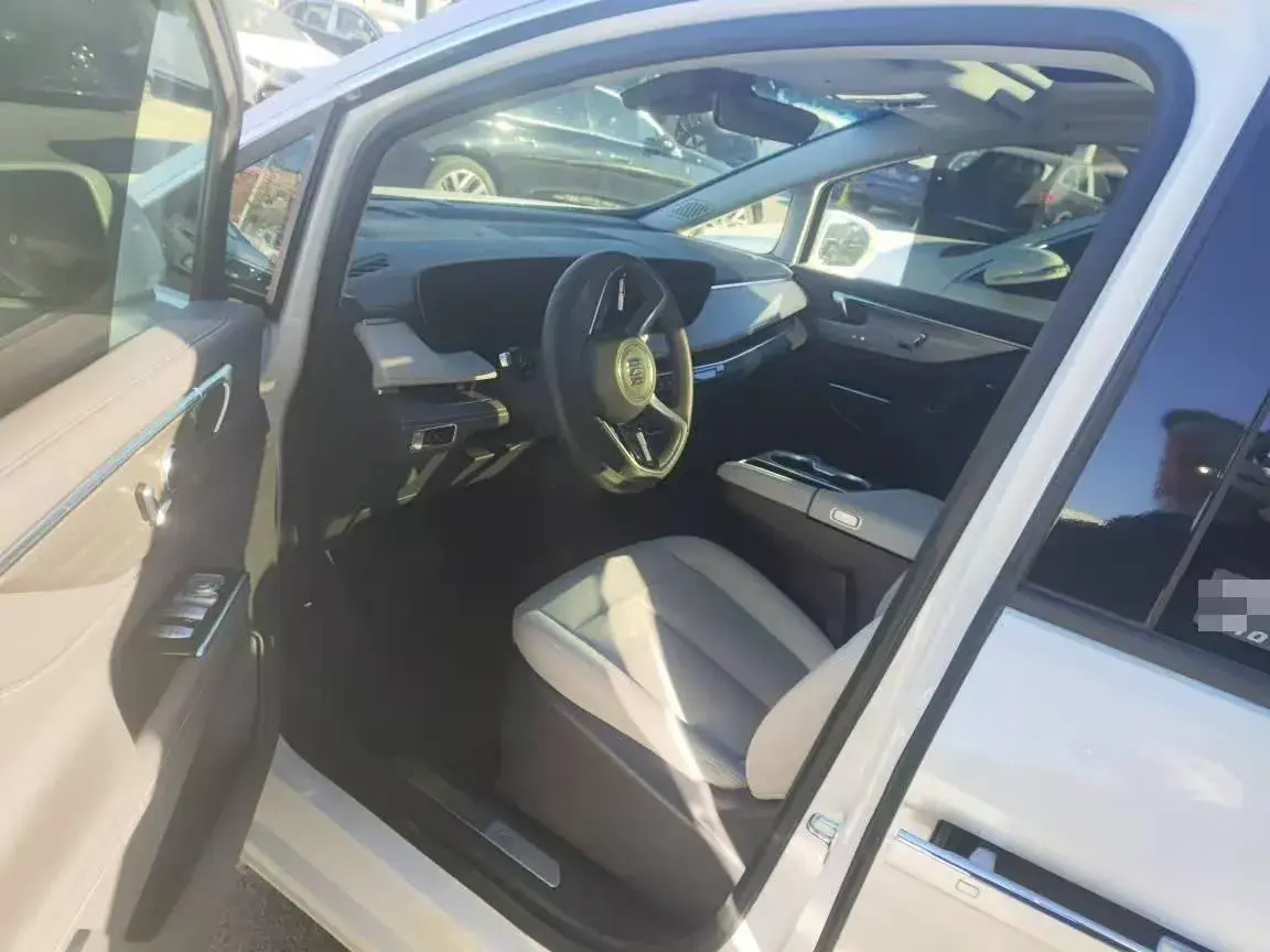 2025 BUICK GL8 thumbnail 4