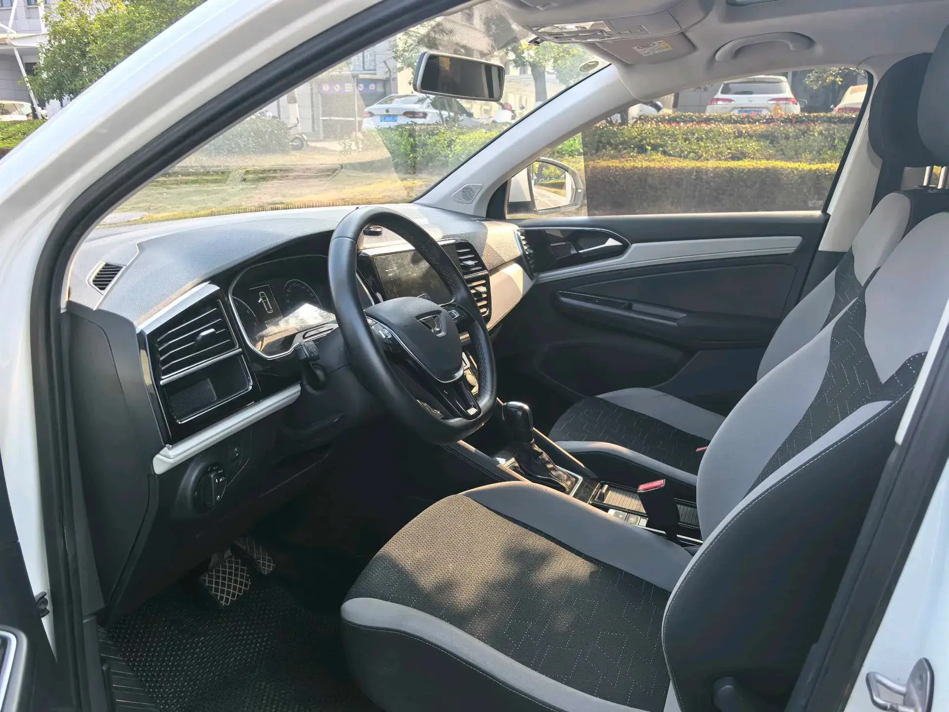 2022 JETTA VS5 thumbnail 4