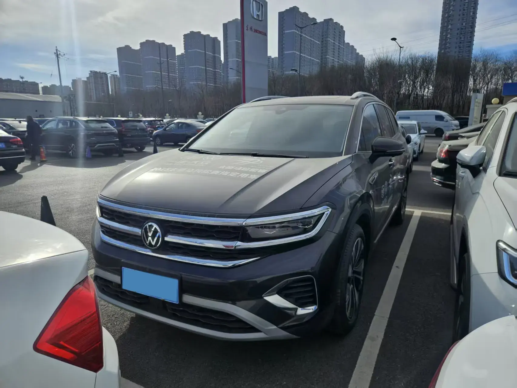 2023 VOLKSWAGEN TALAGON view 1