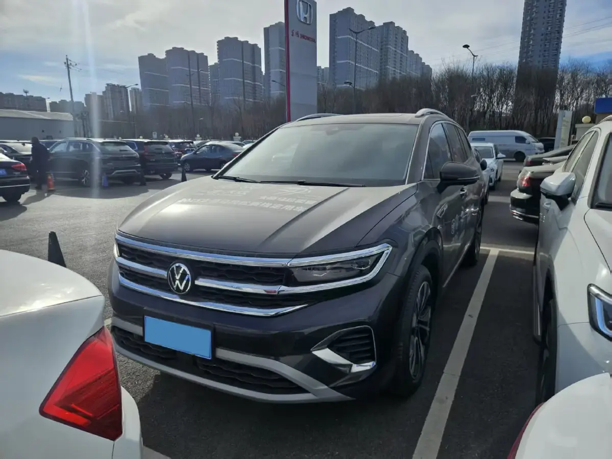 2023 Volkswagen Talagon 2.0T 220HP L4 7DCT