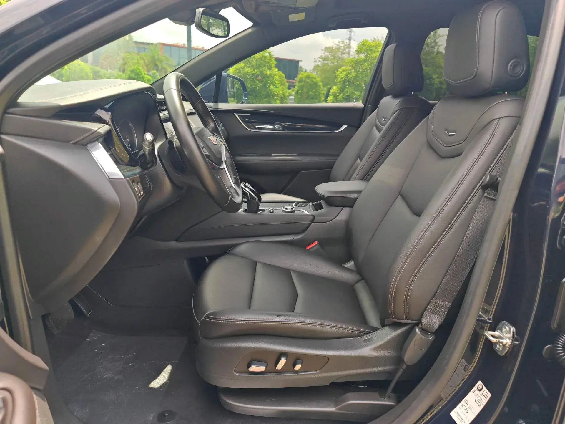 2022 CADILLAC XT5 thumbnail 3