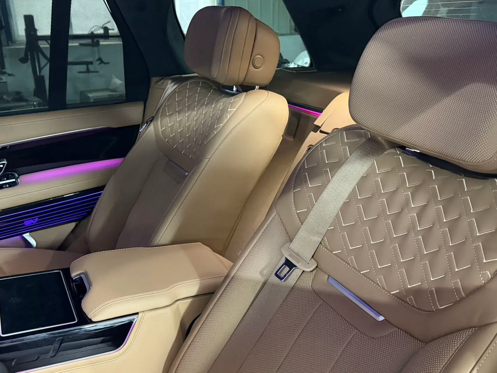 2024 LAND ROVER thumbnail 4