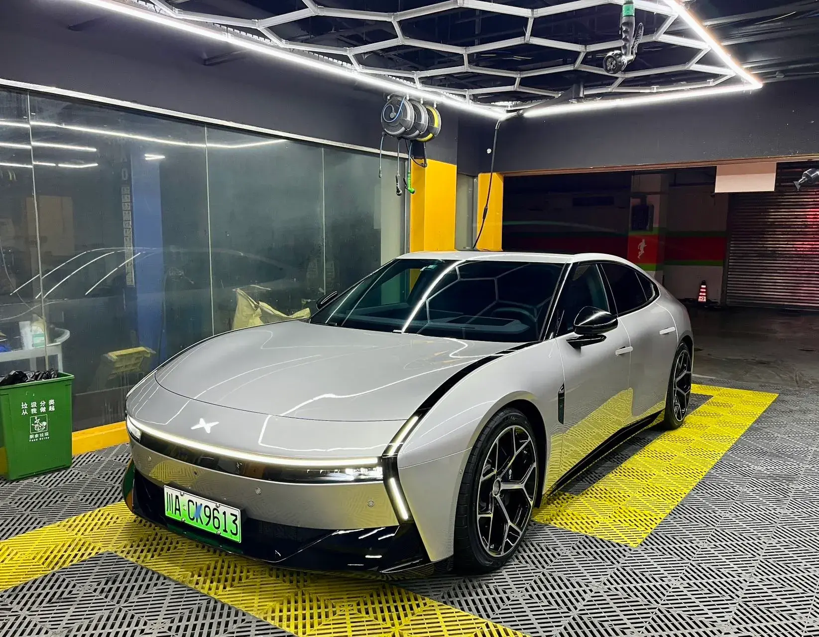 2025 XPENG P7 view 1