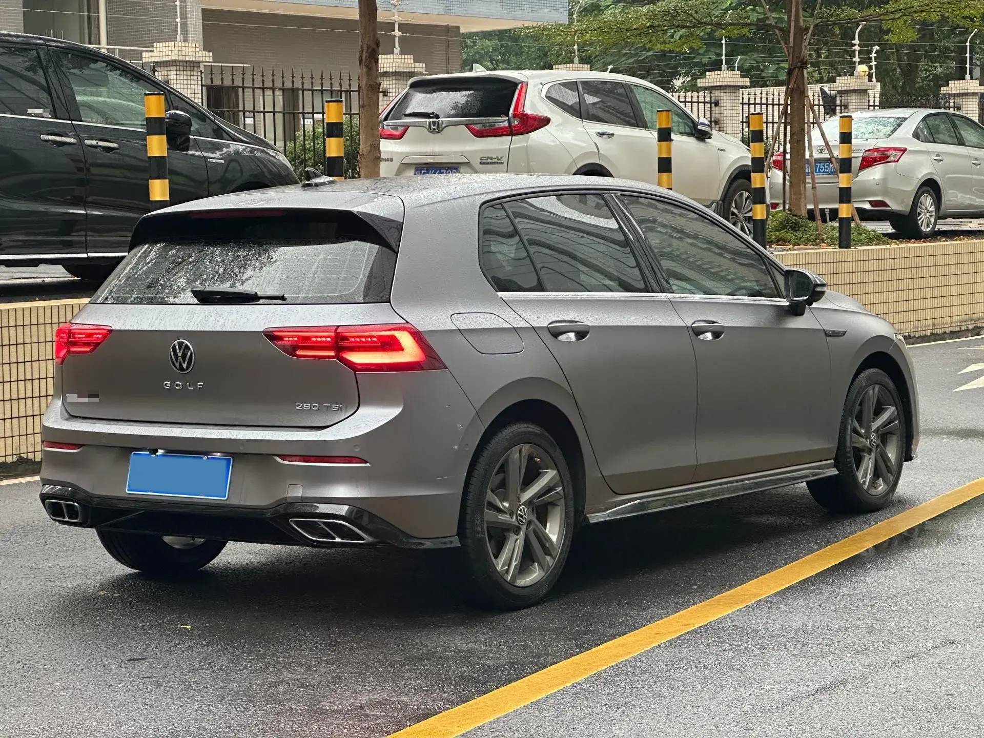 2021 VOLKSWAGEN GOLF thumbnail 4