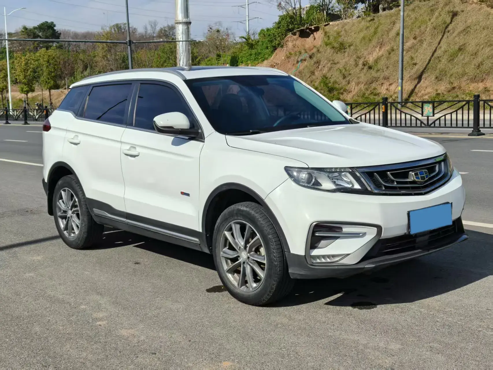 2018 GEELY AZKARRA thumbnail 3