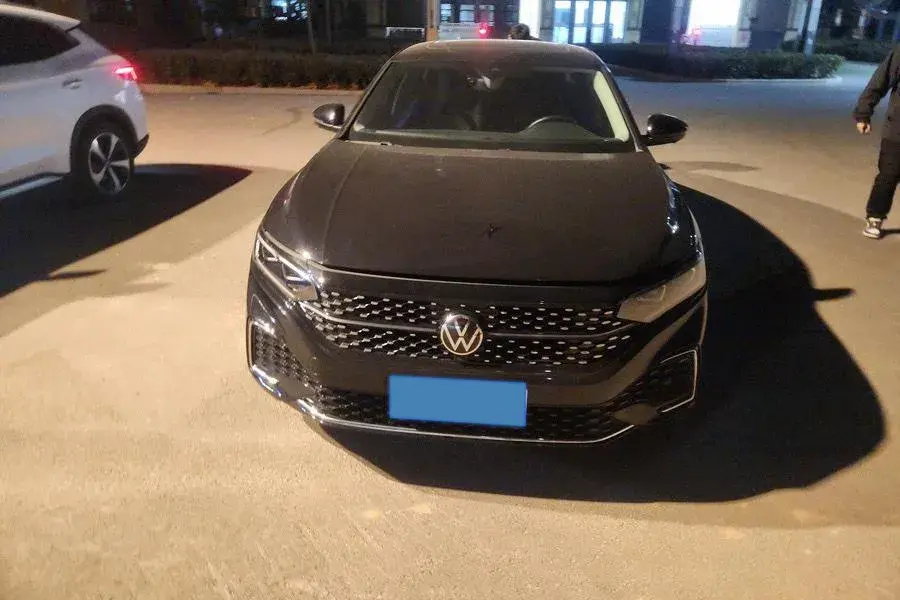 2023 VOLKSWAGEN PASSAT thumbnail 3