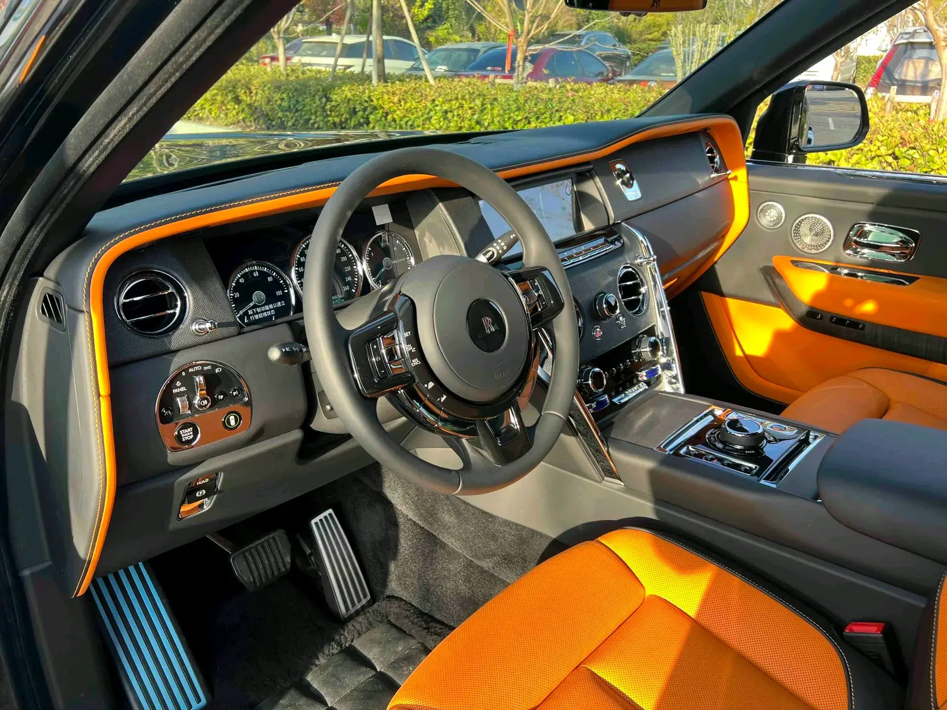 2024 ROLLS-ROYCE CULLINAN thumbnail 3